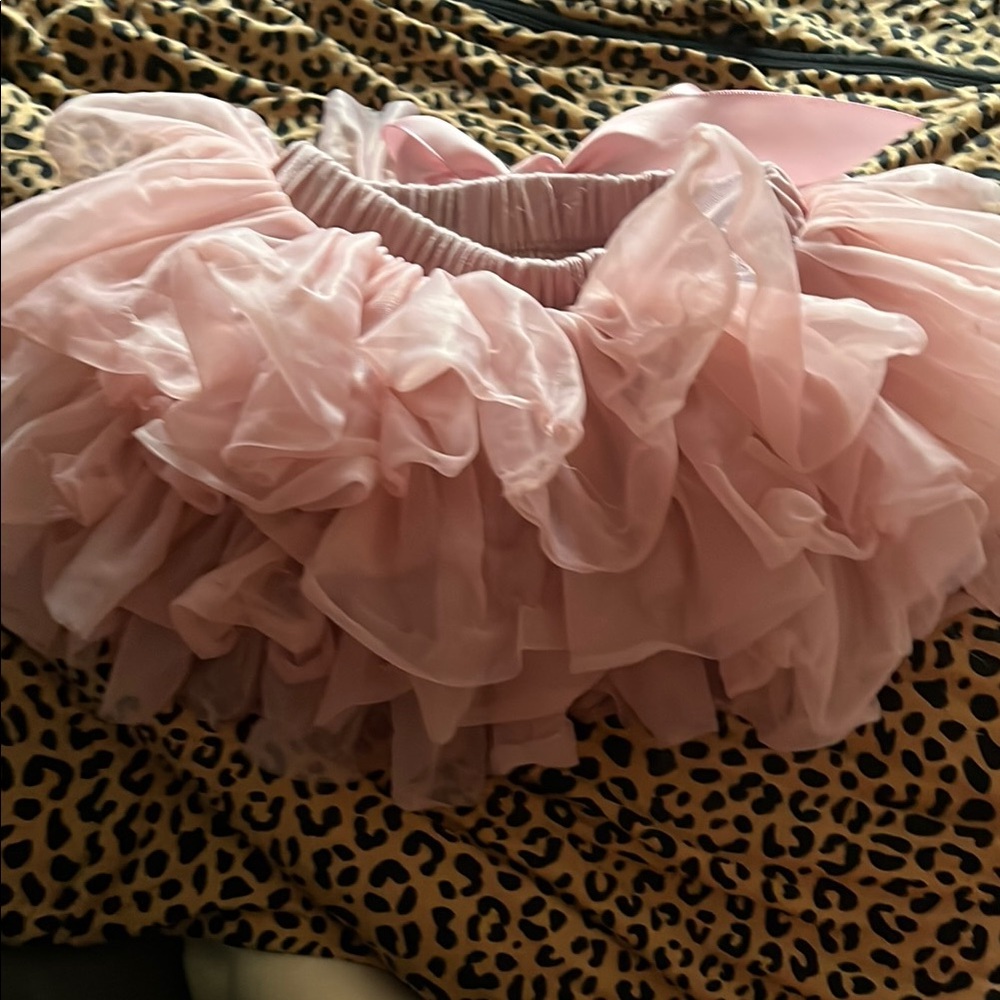 B31 Small Shop Pink Ruffled Tutu Skirt with Bow - Picture 5 of 5